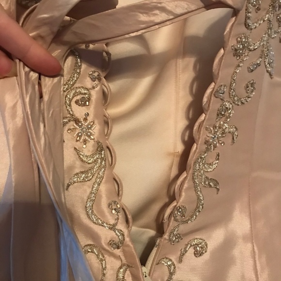 Wedding Gown - Picture 3 of 7